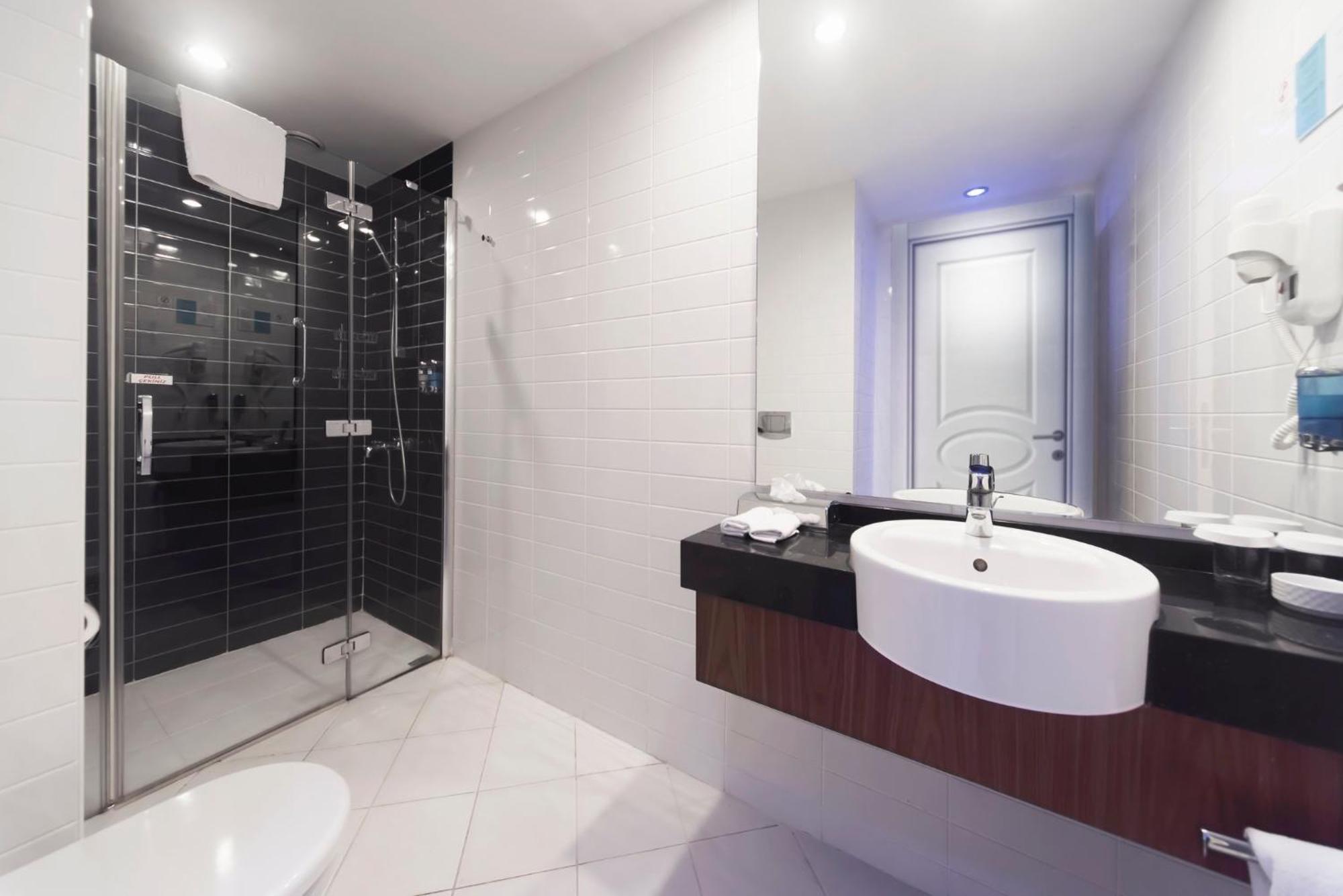 Holiday Inn Express Istanbul-Altunizade By Ihg Экстерьер фото
