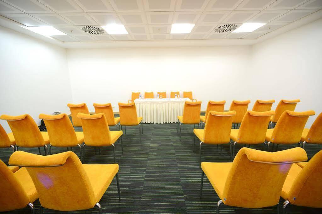 Holiday Inn Express Istanbul-Altunizade By Ihg Экстерьер фото