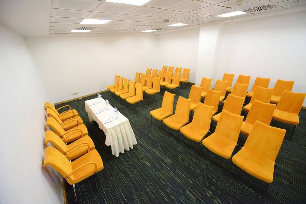 Holiday Inn Express Istanbul-Altunizade By Ihg Экстерьер фото