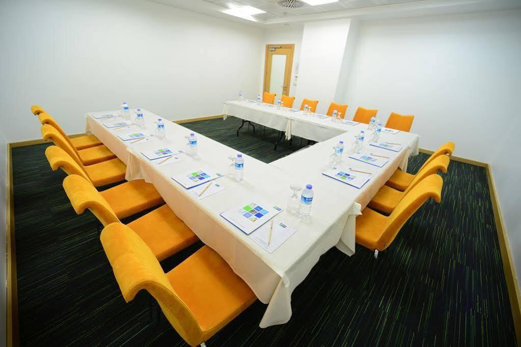 Holiday Inn Express Istanbul-Altunizade By Ihg Экстерьер фото